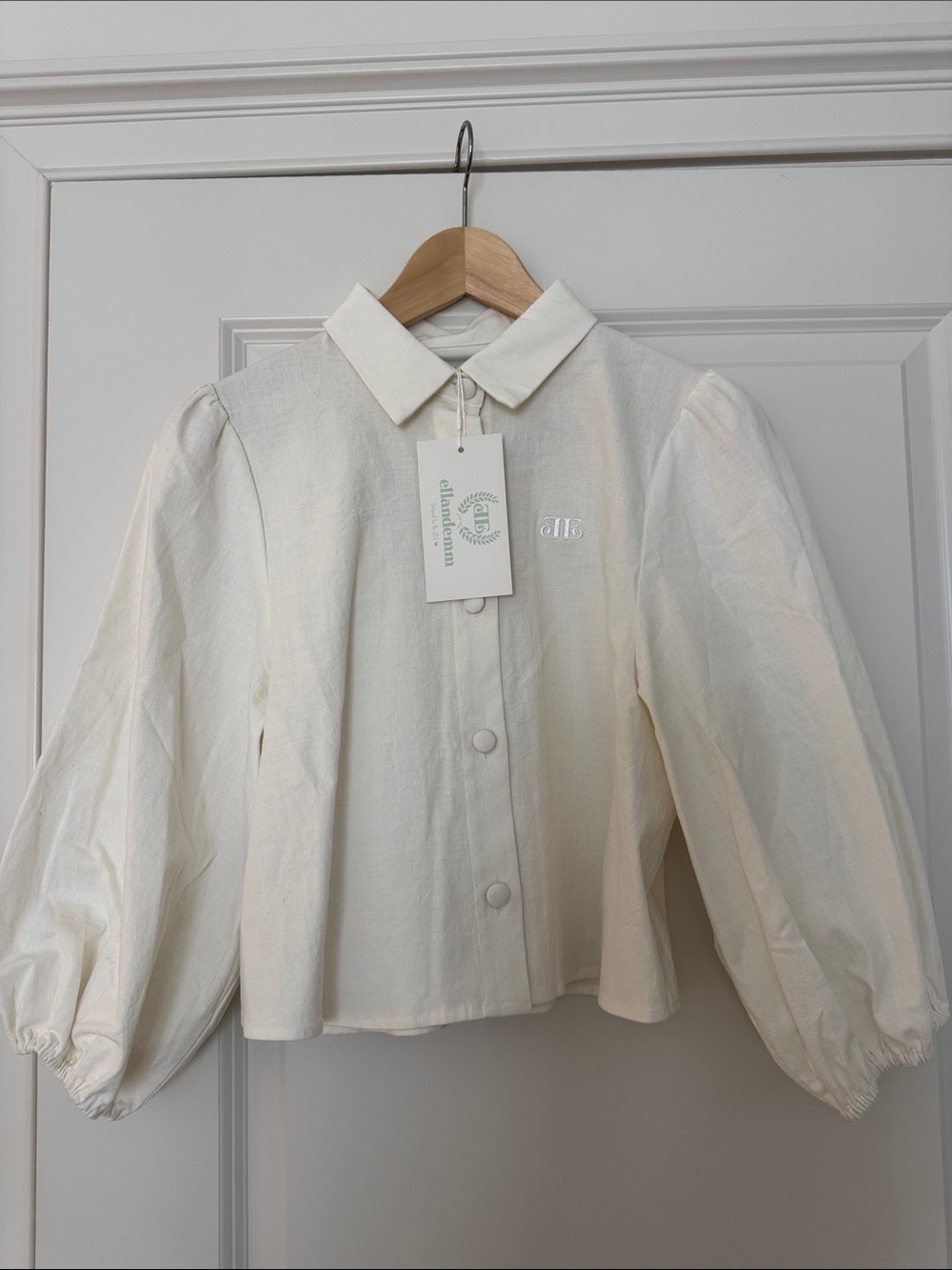 Ellandemm Cream Button-Front Puff Sleeve Top - Picture 2 of 4